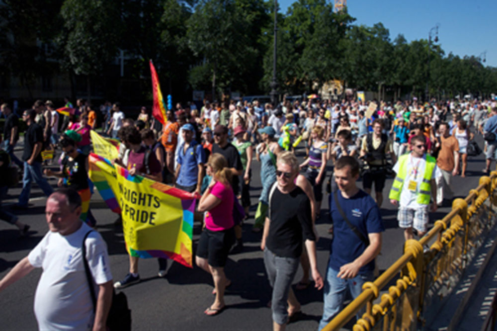Helsinški odbor protestuje: U Pešti zbranili gej paradu