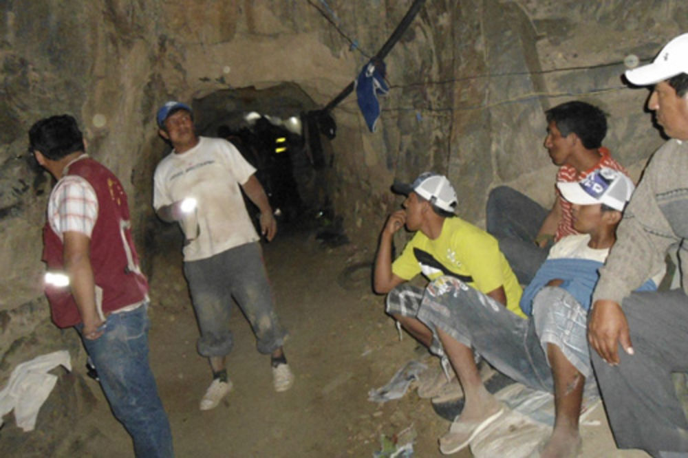 Rudari zarobljeni u rudniku još čekaju spas