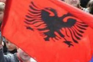 NE DAJU NA GOSPOJINU: Albanci blokirali prolaz Srbima do crkve u selu Mušutište