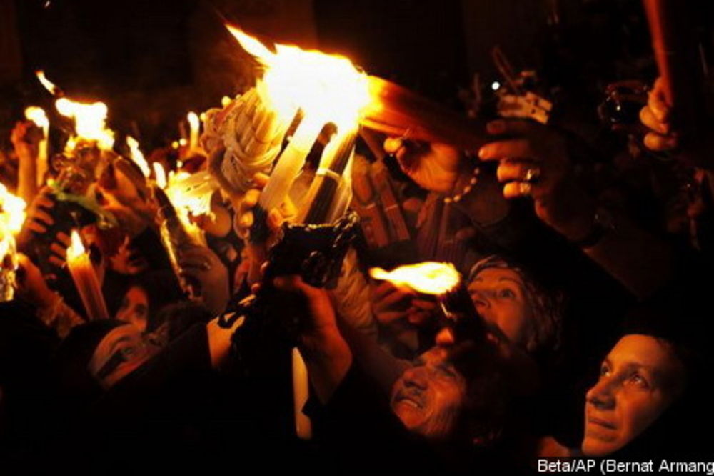Hiljade vernika na ritualu "Svetog ognja" u Jerusalimu