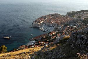 Jedrilica sa imigrantima dovučena u Dubrovnik