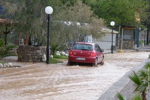 Jako nevreme paralisalo Budvu