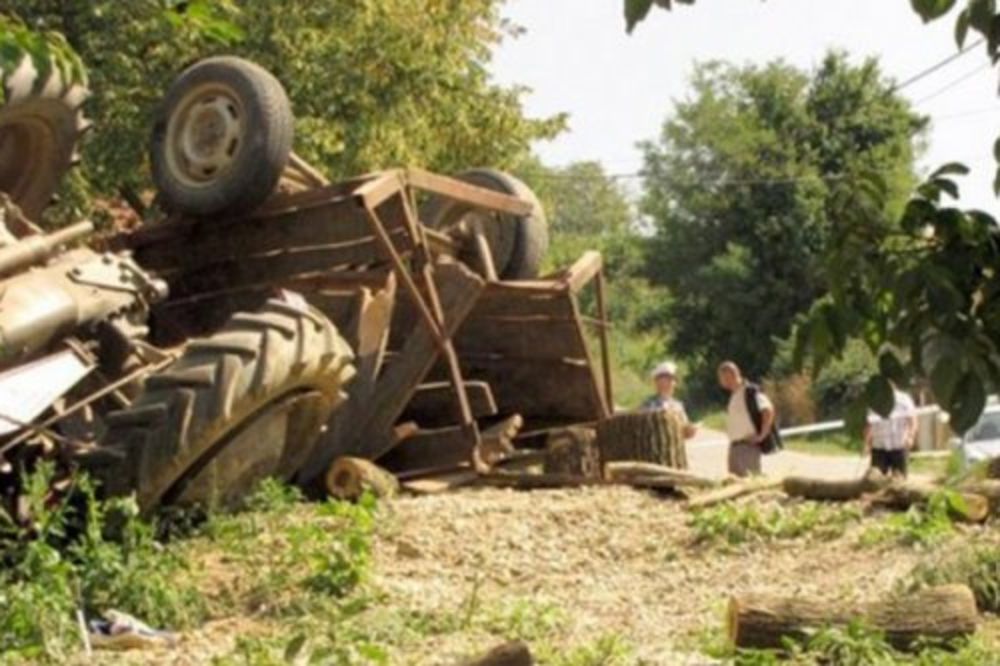 Traktorista poginuo u saobraćajci