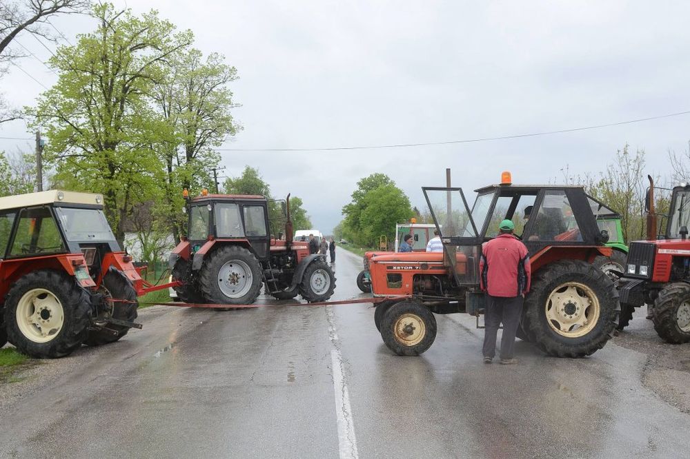 Poljoprivrednici krenuli u protestnu vožnju