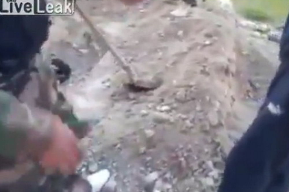 Asadovi vojnici muškarca živog zakopali zbog mobilnog