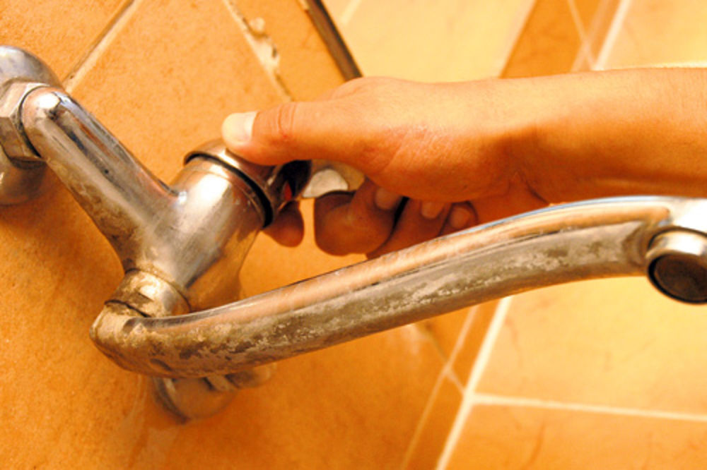 UZBUNA U ODŽACIMA: Opasna bakterija u vodovodu, voda ne sme da se pije