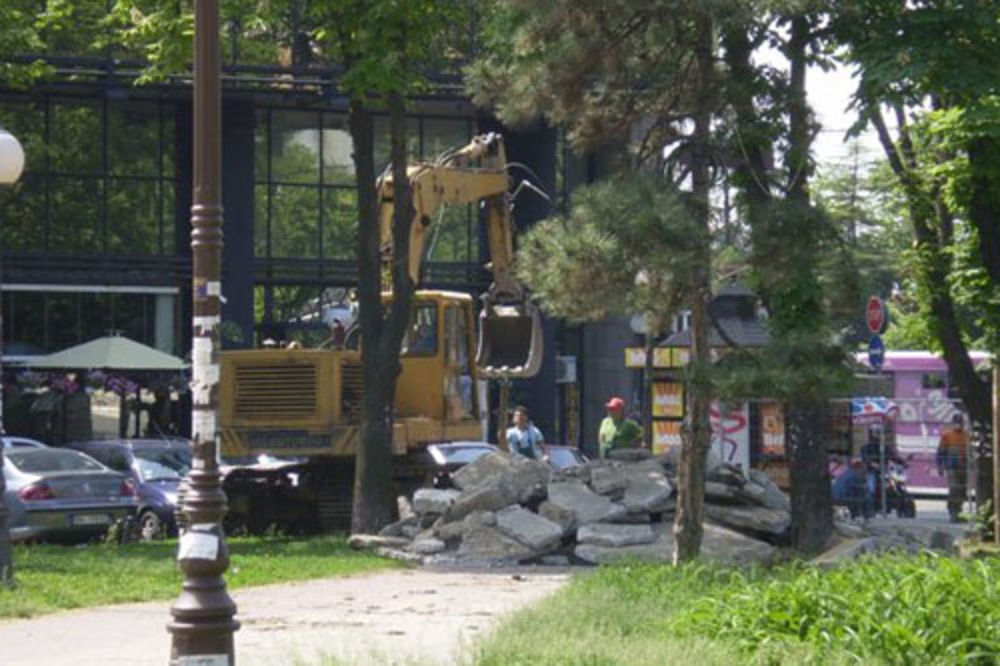Počela obnova parka kod Ekonomskog fakulteta