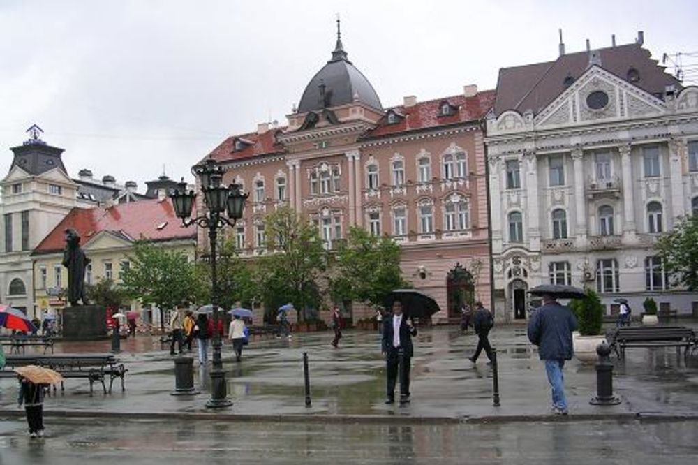 Novi Sad oblepljen plakatima za donošenje Marijinog zakona