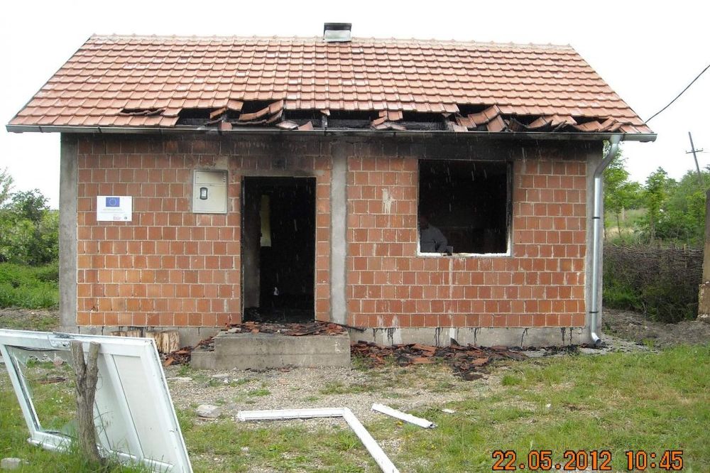 Albanci zapalili srpske kuće kod Kline