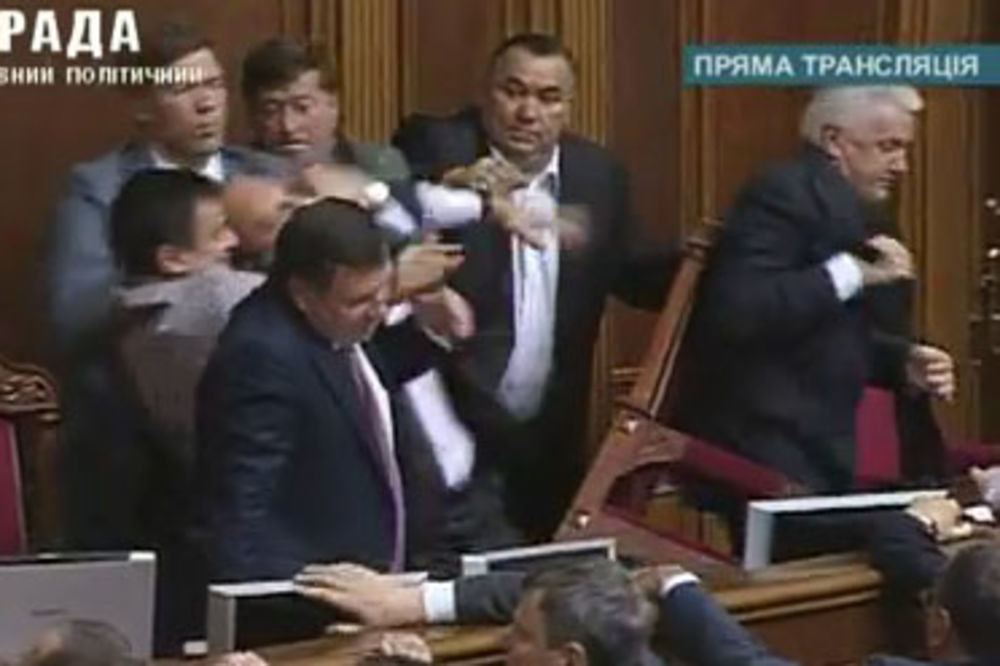 Pogledajte masovnu tuču u ukrajinskom parlamentu