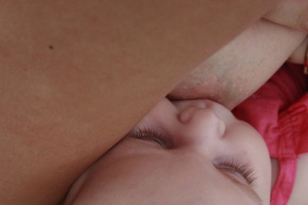 Dojene bebe manje sklone gojenju