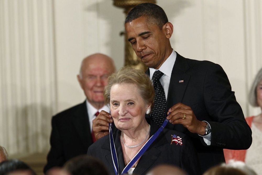 Obama odlikovao Olbrajtovu, Peresa, Boba Dilana