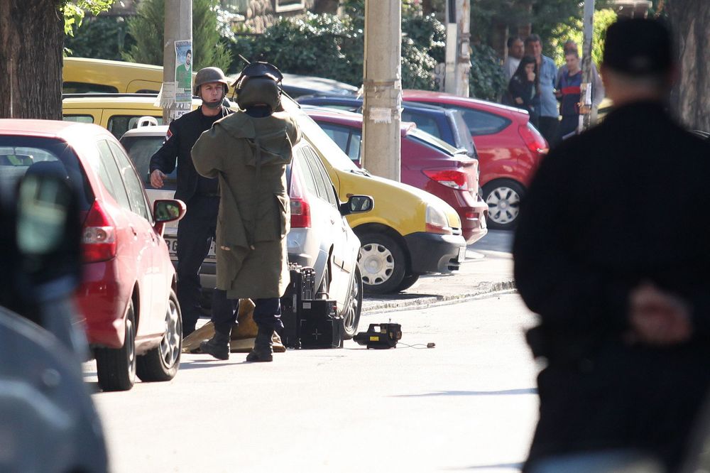Ispod auta u Gospodara Vučića nije bila bomba