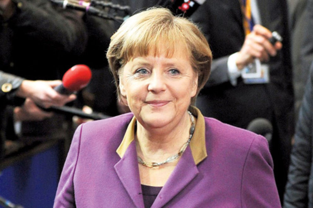 Angela Merkel: Nikoliću, uz tebe sam!