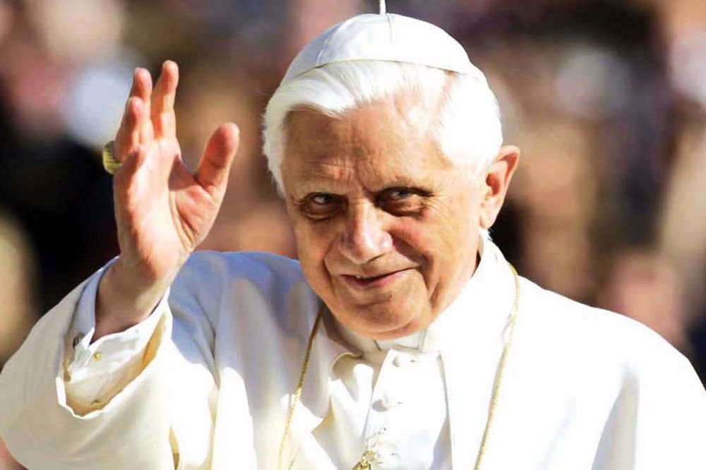 Papa otvara lični nalog na Tviteru