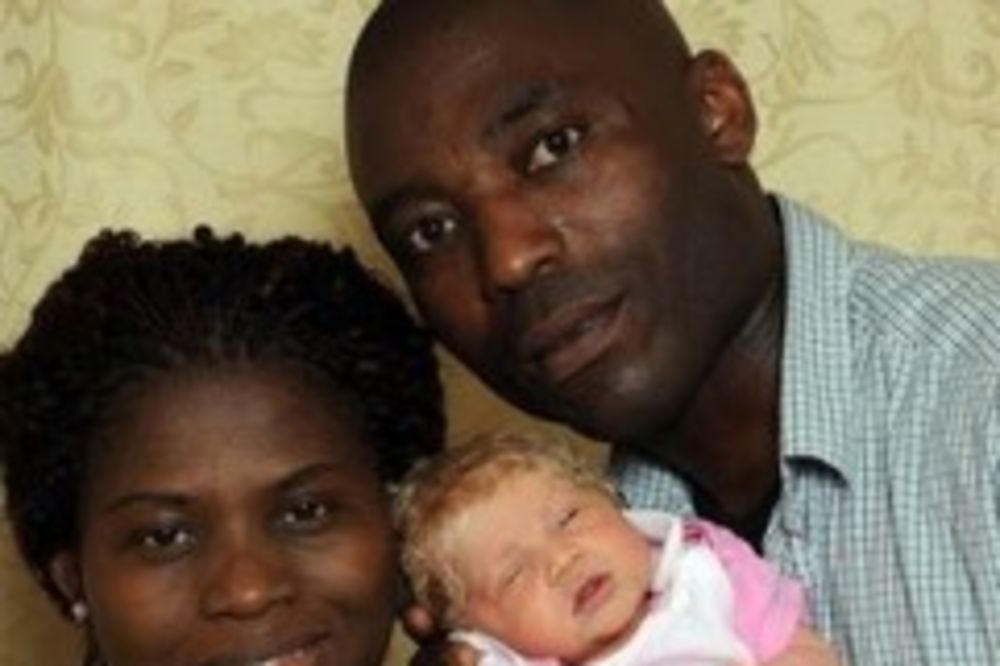Bračni par crnaca dobio belu bebu, a nije ga varala