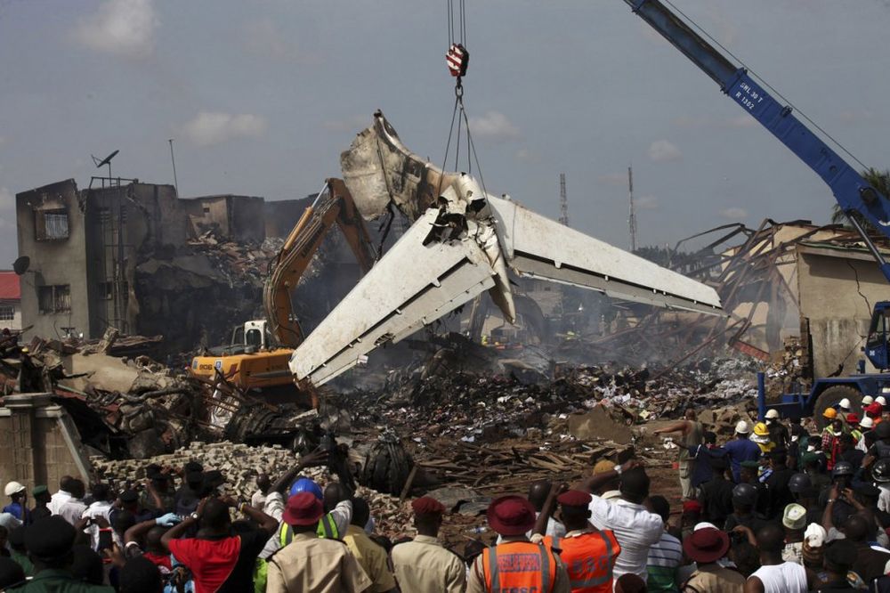 Izvučena 62 tela iz olupine nigerijskog aviona
