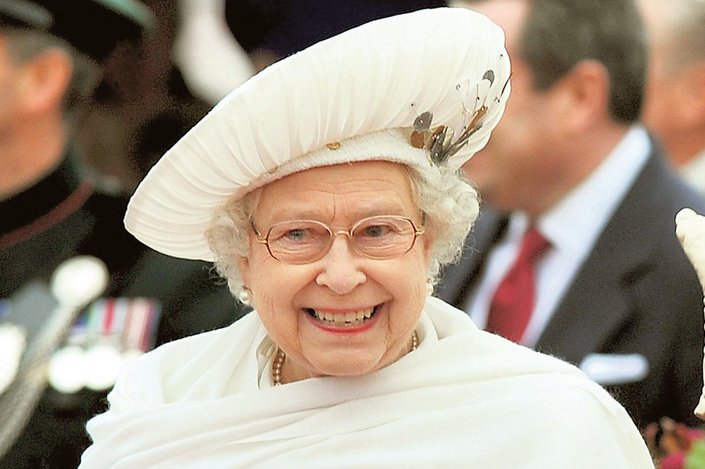 Kraljica Elizabeta II smeštena u bolnicu
