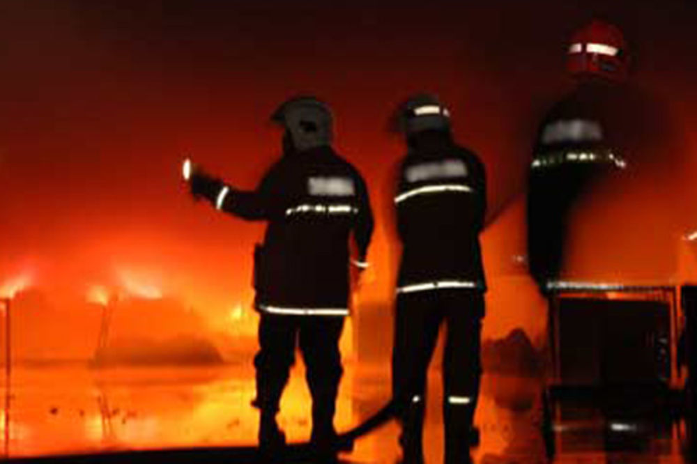 POŽAR U FABRICI NAMEŠTAJA: Vatra buknula u halama preduzeća "Mega-drvo"u Bijeljini, nema povređenih