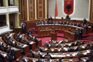 SRAMAN POTEZ TIRANE Albanski parlament doneo rezoluciju kojom se osuđuje navodni genocid u Srebrenici SPOMINJALI KOSOVO I UKRAJINU