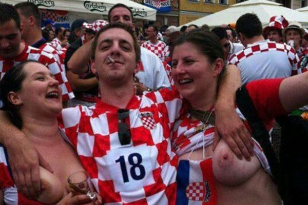 Gole hrvatske navijačice u poljskoj