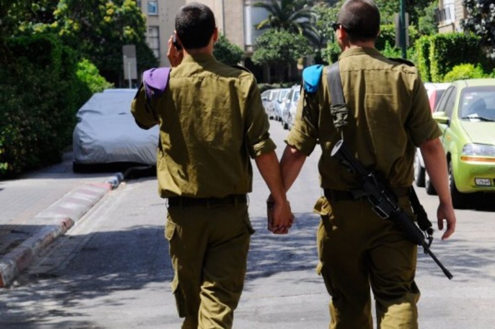 Fotografija izraelskih gej vojnika hit na Fejsbuku