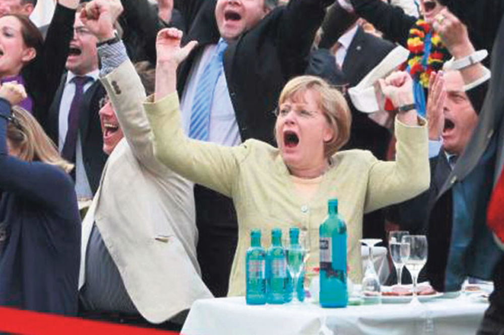 Merkelova uživo gleda meč Nemačka-Grčka