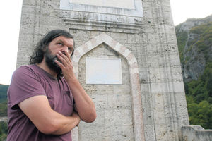 Kusta vadi kamen iz Rogatice, Srbi opet protestuju