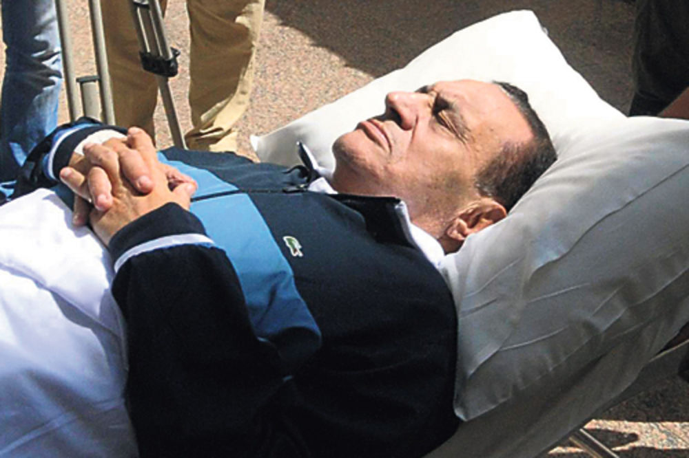 Mubarak posle rendgena iz bolnice vraćen u zatvor