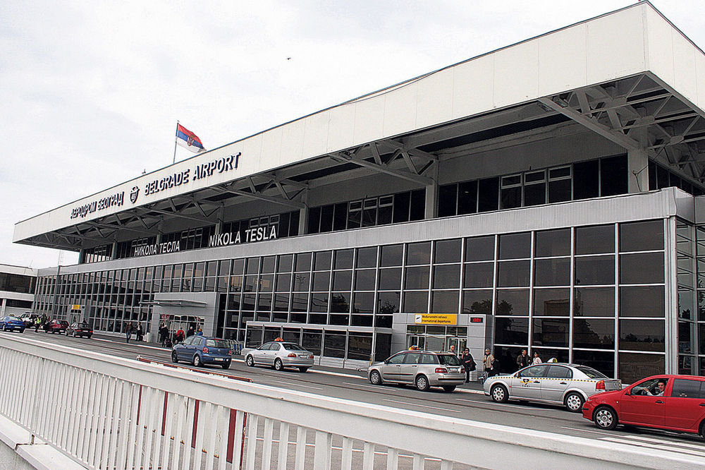 Da padneš u nesvest od smrada na aerodromu