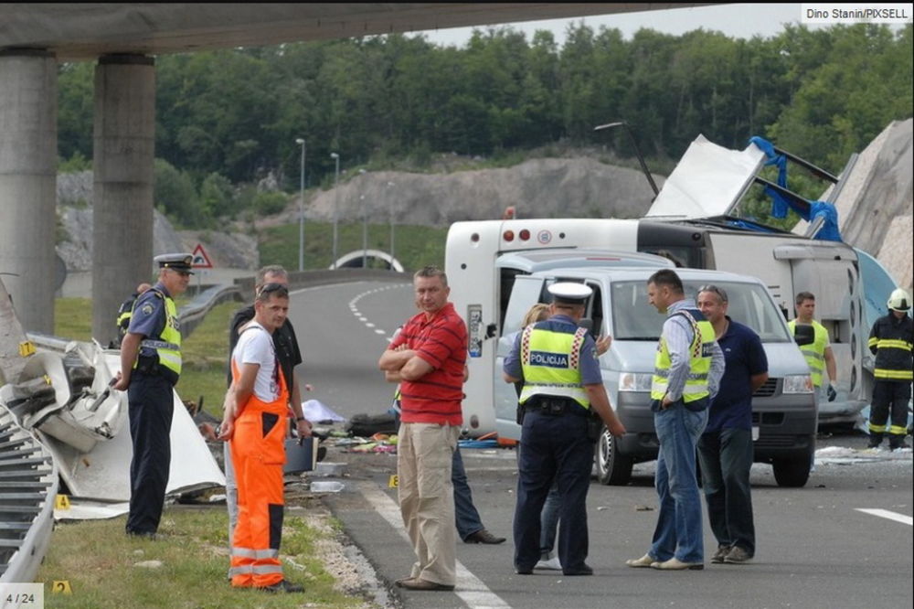 Prevrnuo se autobus na Velebitu, 8 poginulih, 44 povređeno