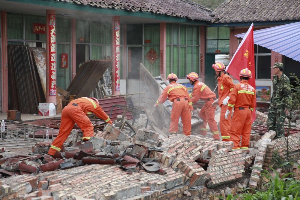 U zemljotresu poginulo 4, najmanje 100 povređeno