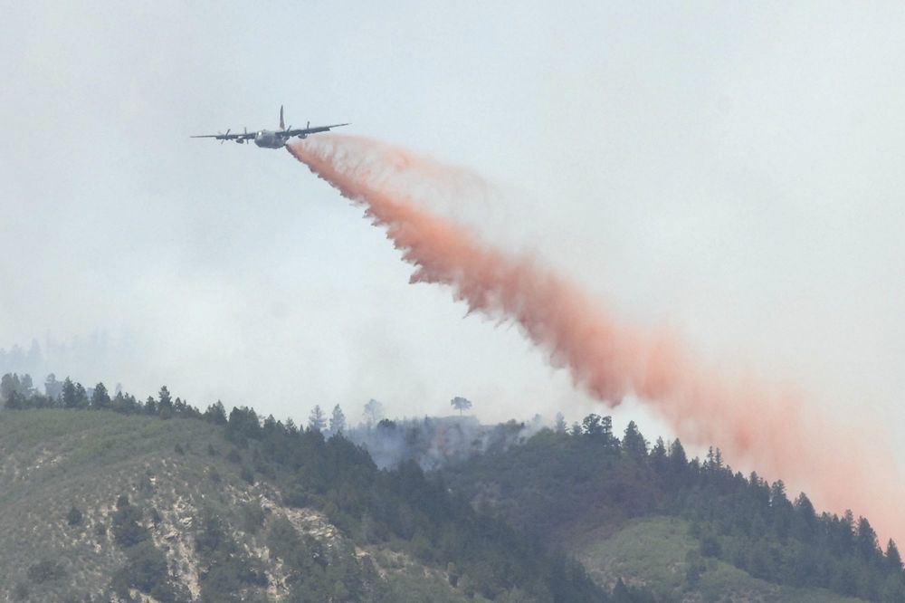 Ogroman požar guta i Kolorado Springs