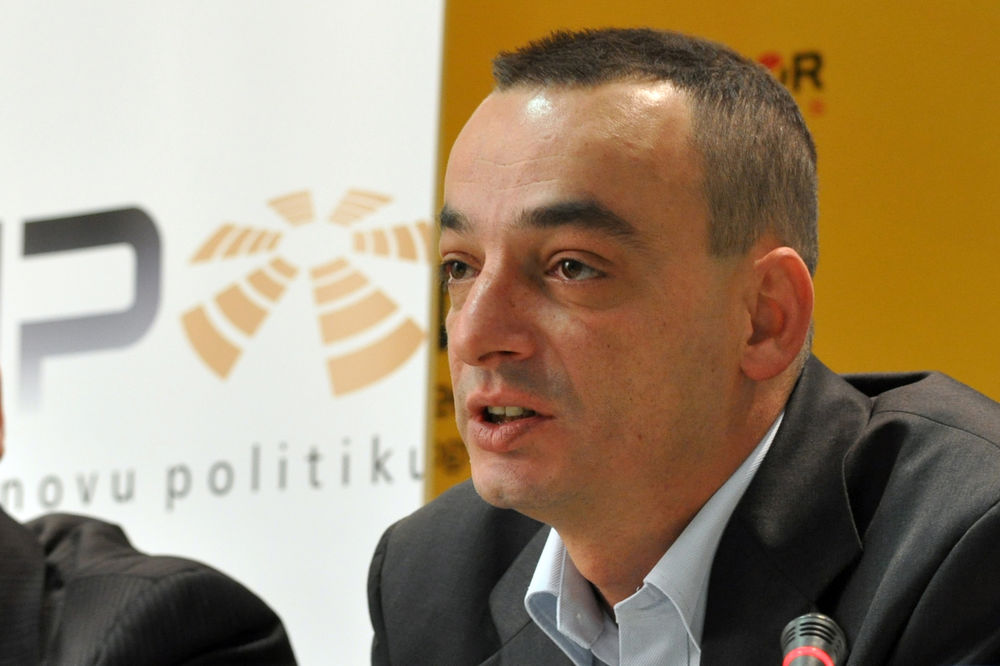 Zdravković: Ograničiti plate i penzije na šest meseci
