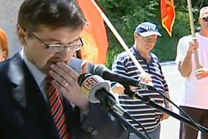 Crnogorski političar ko da je progutao helijum