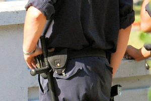 Policajac ošamario devojku u Kragujevcu