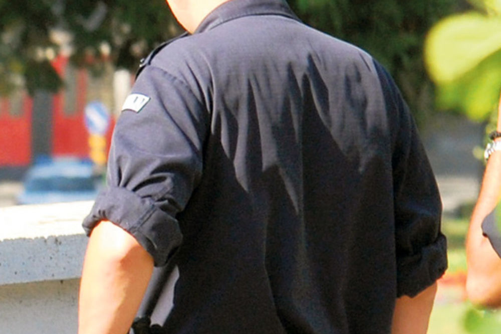 Policajac ošamario devojku u Kragujevcu