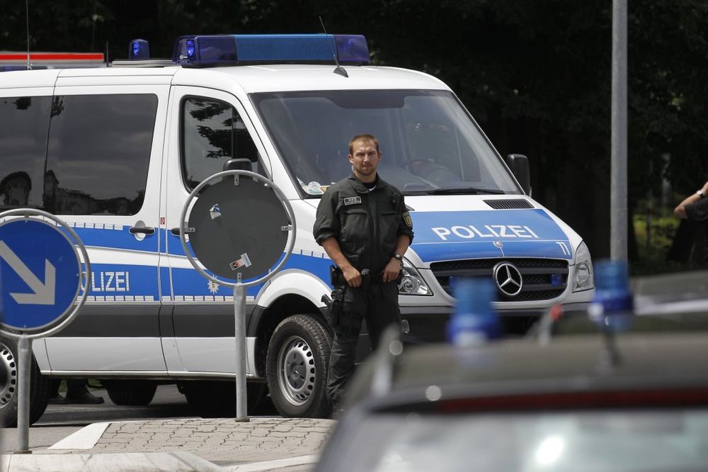 DEDA DIVLJAO AUTOBANOM: Hrvat (78) digao na noge nemačku i austrijsku policiju!