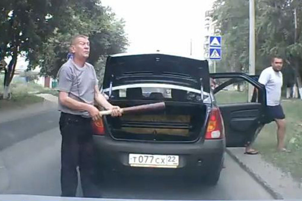 Ruski obračun: Taksista bejzbol palicom, vozač satarom