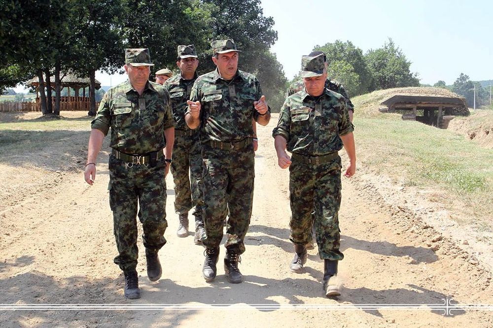 General Diković obišao vojnike u bazi "Dobrosin"