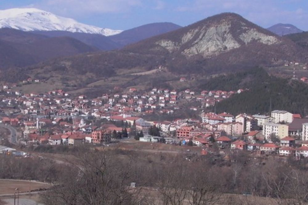 Bačena bomba na policijsku stanicu u Leposaviću