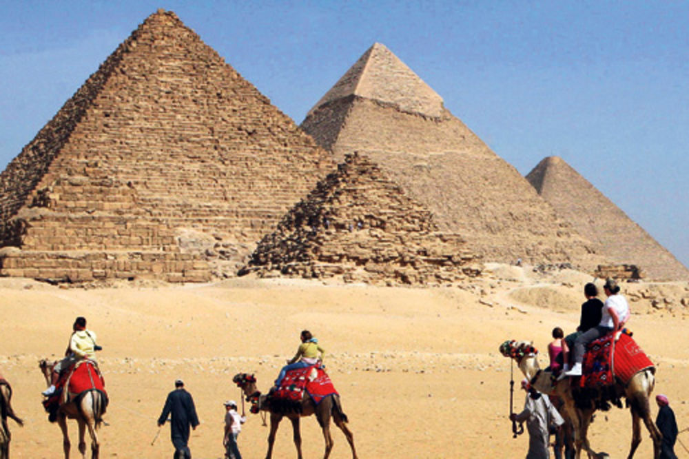 Fanatici bi da ruše piramide u Egiptu!