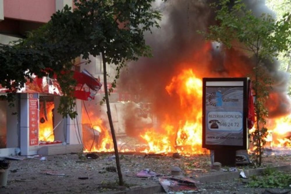 U eksploziji u Turskoj povređeno 10 policajaca