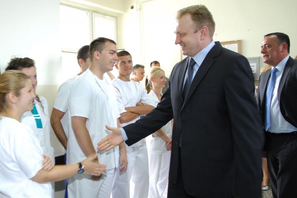 Đilas obišao novozaposlene lekare i sestre u KBC Zemun