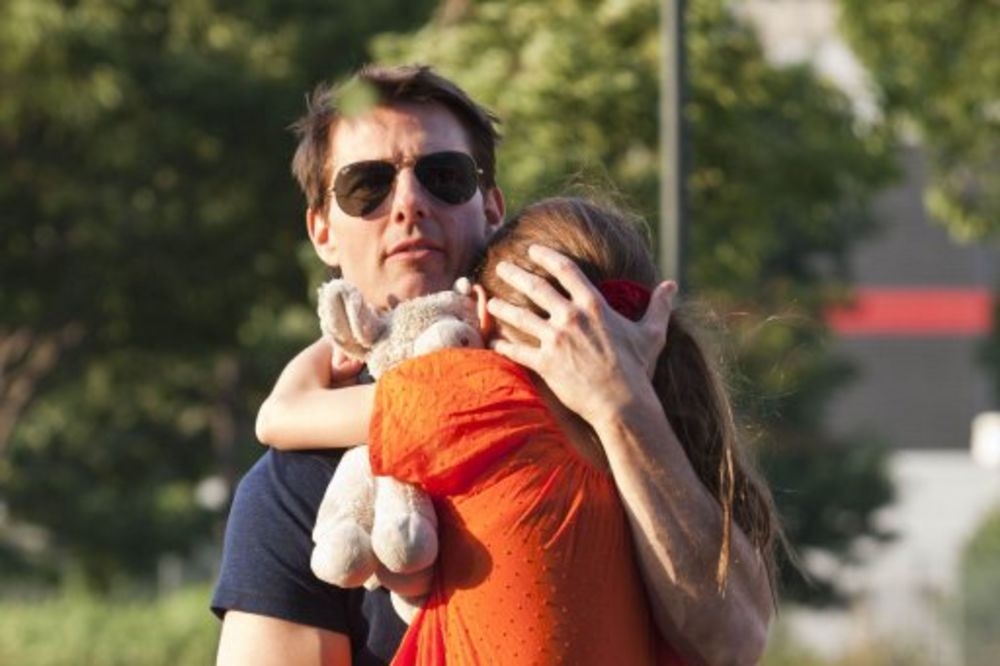 Dirljivo: Prvi susret Toma Kruza sa ćerkicom
