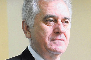 Nikolić opozvao ambasadore u Kanadi i Australiji