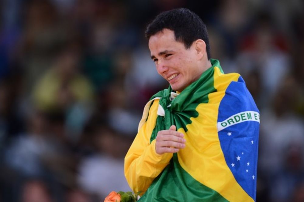 Brazilski džudista tuširajući se polomio medalju