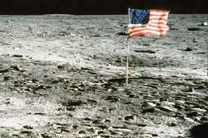Zastave SAD još stoje na Mesecu!