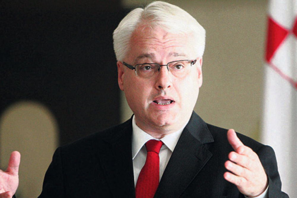 Josipović uslovljava Nikolića