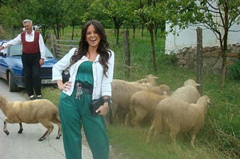 Ana Sević čuva ovčice